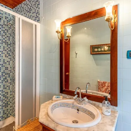 Con Gran Jardin Y Piscina Holiday home La Cavada