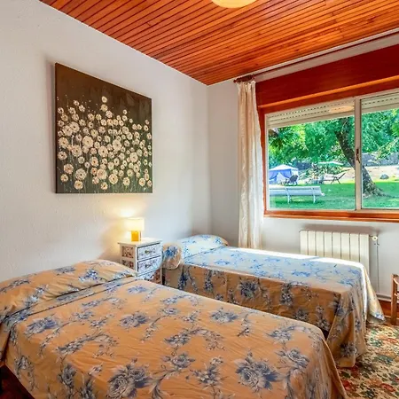 Con Gran Jardin Y Piscina Holiday home La Cavada