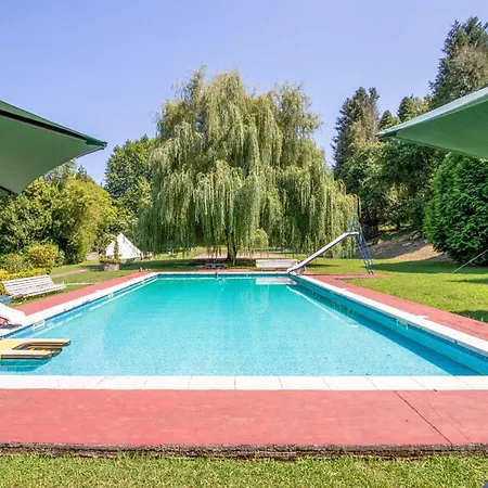 Holiday home Con Gran Jardin Y Piscina